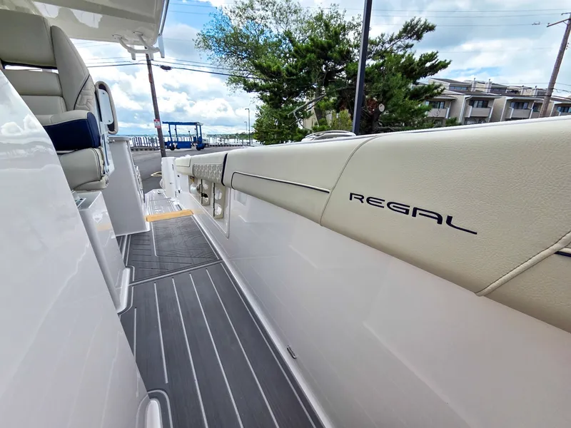 Slide: The Image of Regal 38 SAV 2027 - 7220490