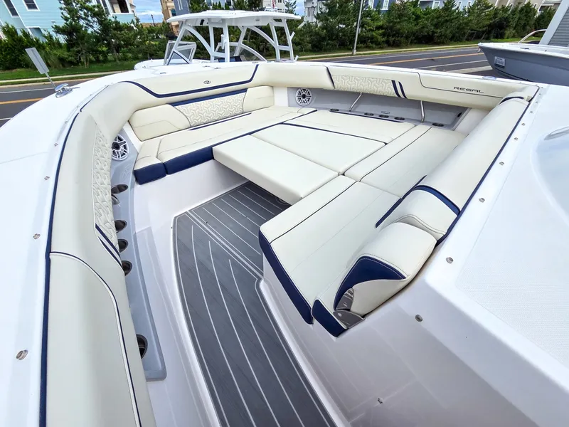 Slide: The Image of Regal 38 SAV 2027 - 7220491