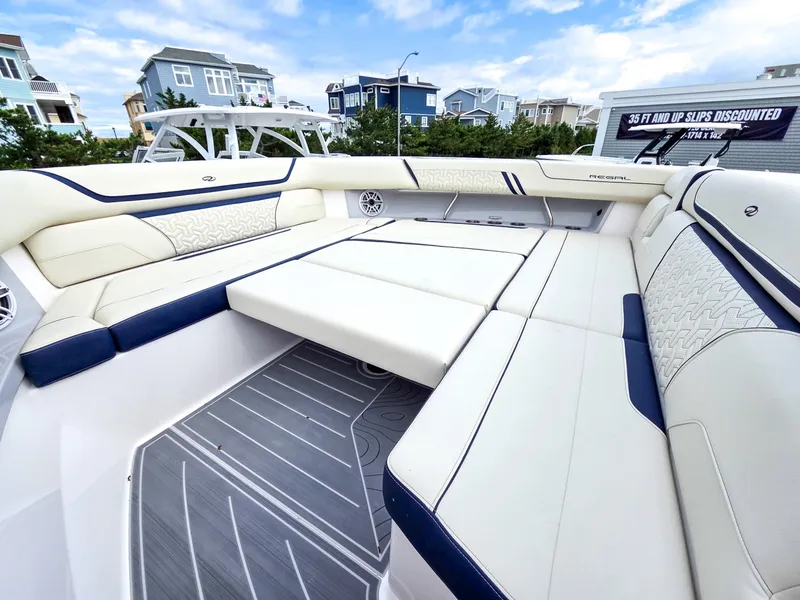 Slide: The Image of Regal 38 SAV 2027 - 7220496
