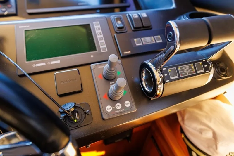 Slide: The Image of 62 Sunseeker Predator - 6521007