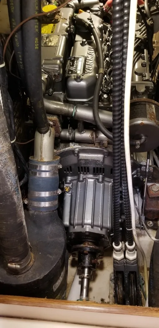 Slide: The Image of Engine Rear - 6514252