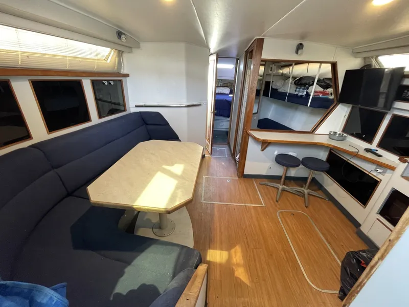 Slide: The Image of Sea Ray 390 Express Cruiser 1990 - 6508491