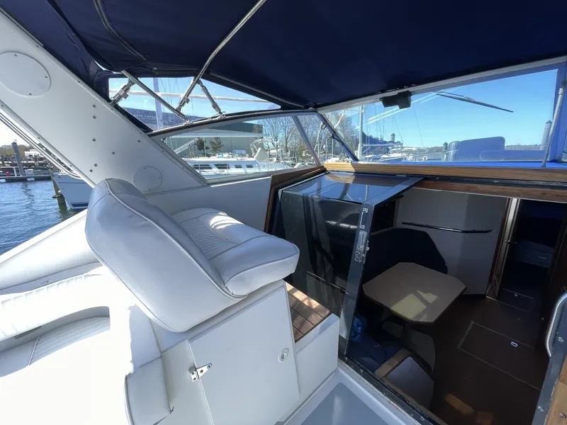 Slide: The Image of Sea Ray 390 Express Cruiser 1990 - 6508483