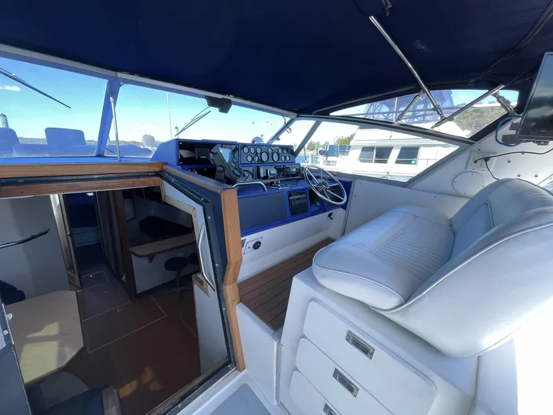 Slide: The Image of Sea Ray 390 Express Cruiser 1990 - 6508482