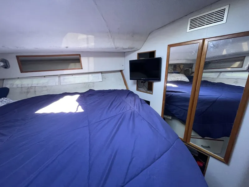 Slide: The Image of Sea Ray 390 Express Cruiser 1990 - 6508478