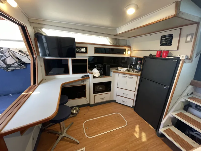 Slide: The Image of Sea Ray 390 Express Cruiser 1990 - 6508474