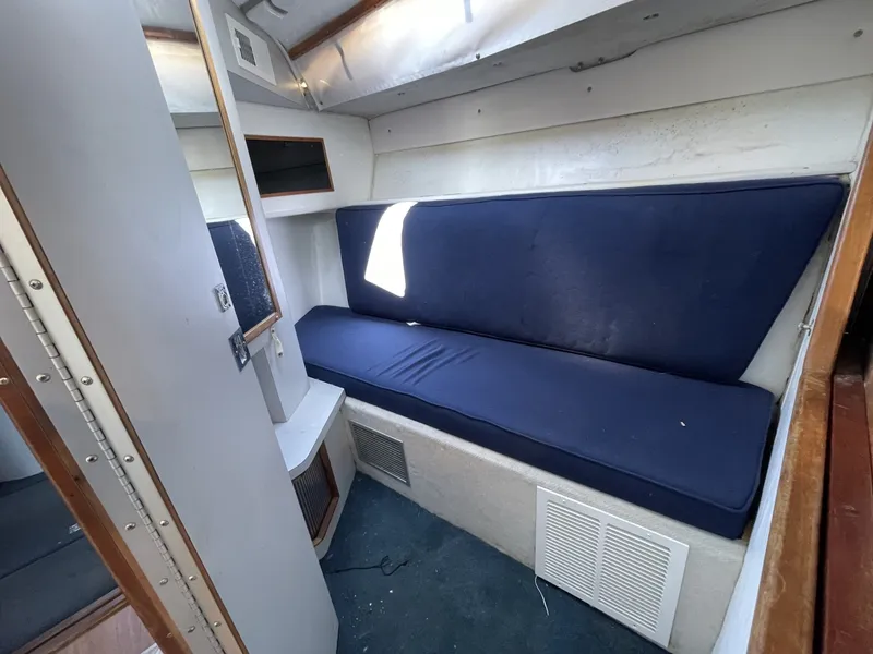 Slide: The Image of Sea Ray 390 Express Cruiser 1990 - 6508480