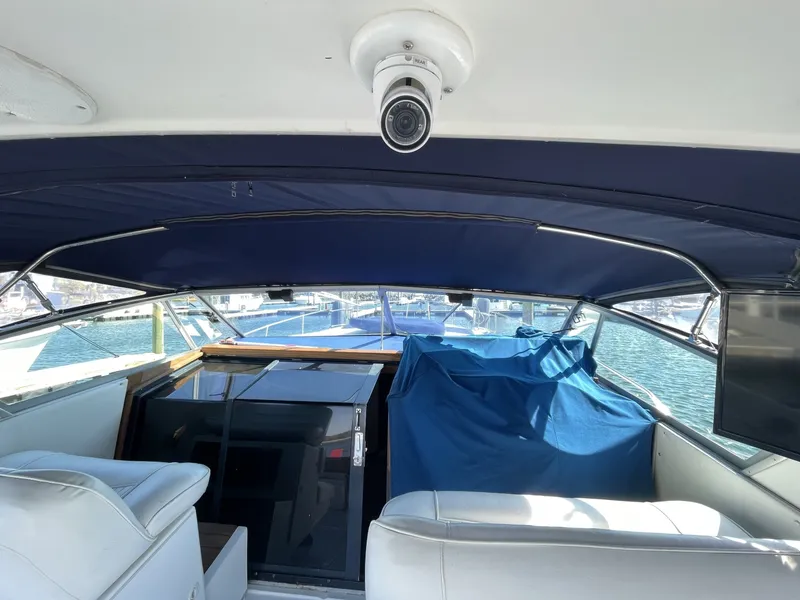 Slide: The Image of Sea Ray 390 Express Cruiser 1990 - 6508477