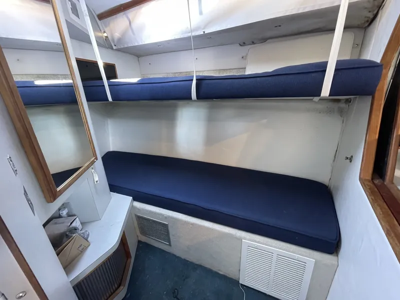 Slide: The Image of Sea Ray 390 Express Cruiser 1990 - 6508479