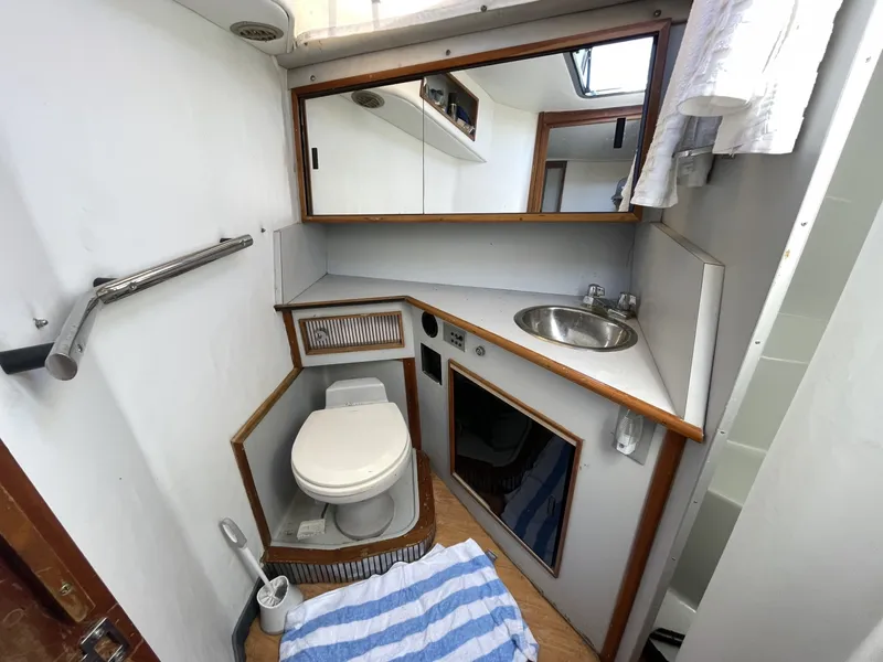 Slide: The Image of Sea Ray 390 Express Cruiser 1990 - 6508490