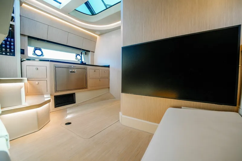 Slide: The Image of Focus Motor Yachts 3X 2027 - 6508739