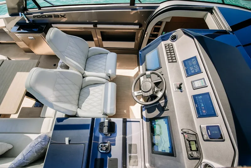 Slide: The Image of Focus Motor Yachts 3X 2027 - 6508728