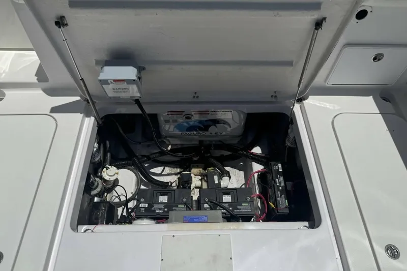 Slide: The Image of 2005 Pro Line 32 Express - 6508562