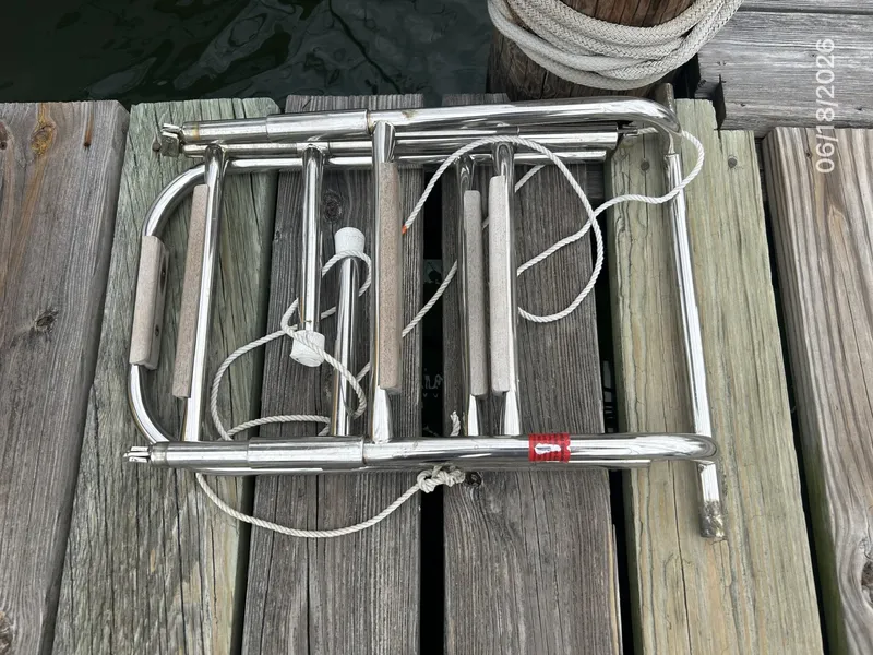 Slide: The Image of 37' Tayana boarding ladder - 6509525