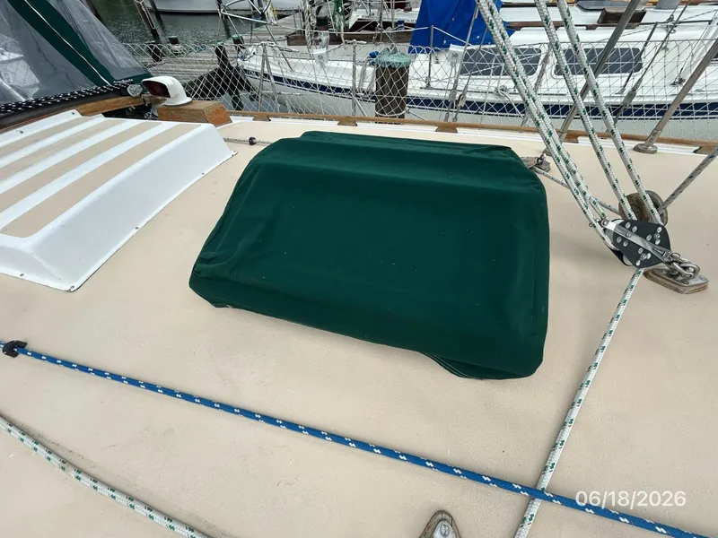 Slide: The Image of 37' Tayana mid deck hatch covered - 6509549