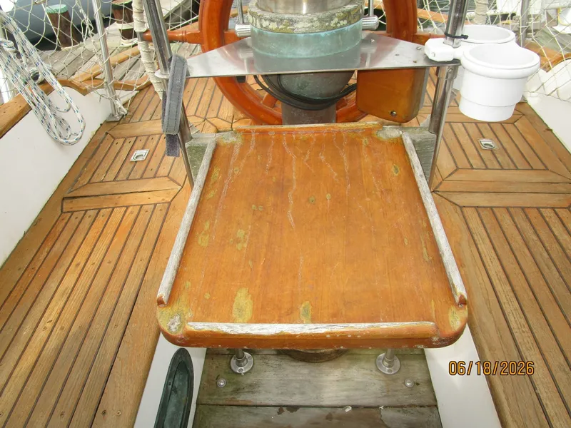 Slide: The Image of 37' Tayana cockpit table - 6509530