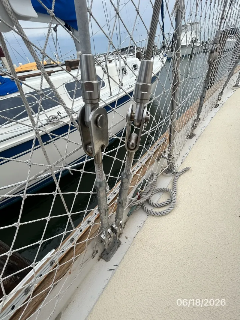 Slide: The Image of 37' Tayana standing rigging1 - 6509568