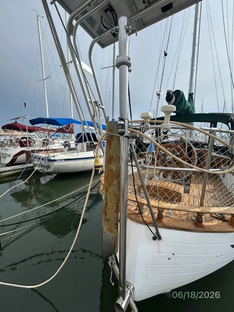 Slide: The Image of 37' Tayana self steering system - 6509565