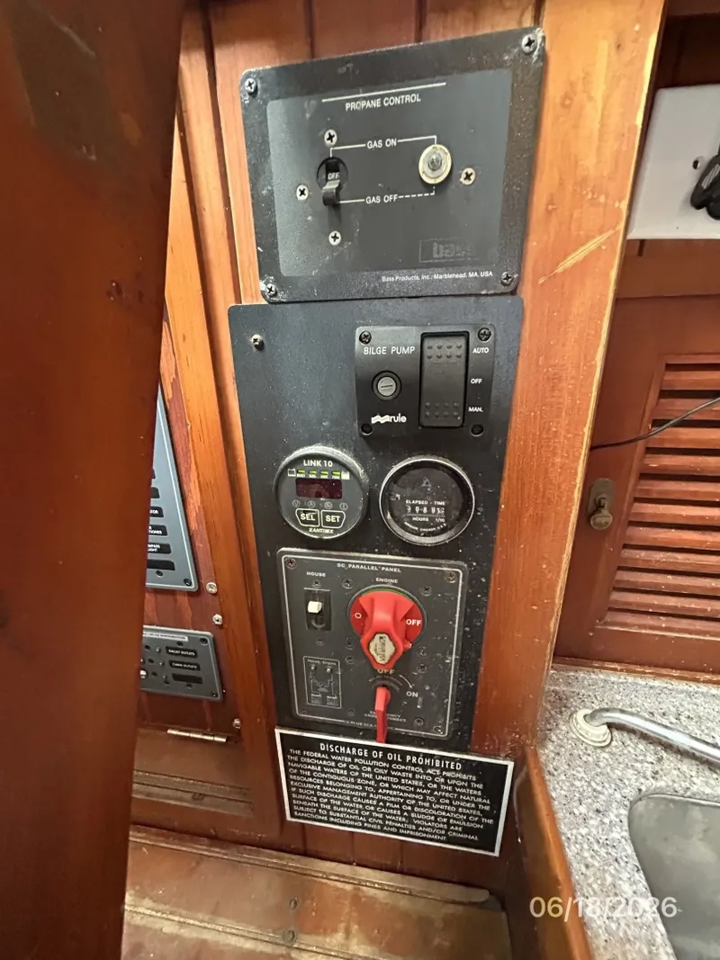 Slide: The Image of 37' Tayana electrical panel2 - 6509533