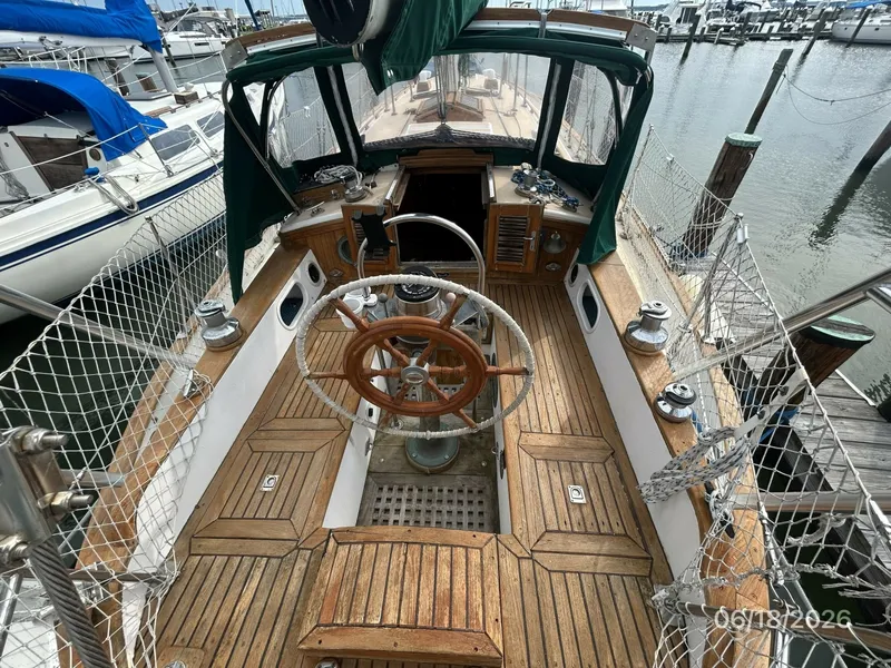 Slide: The Image of 37' Tayana cockpit forward - 6509528