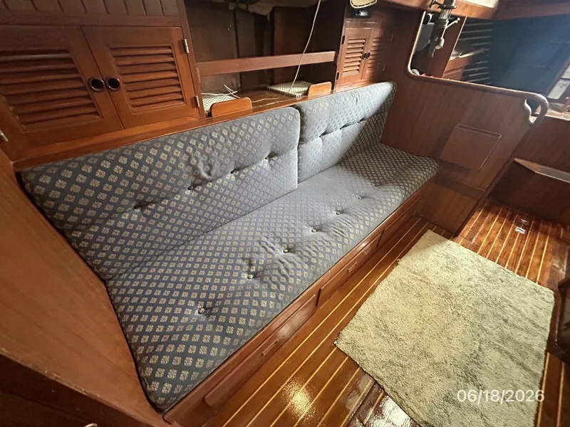 Slide: The Image of 37' Tayana salon starboard seating2 - 6509563