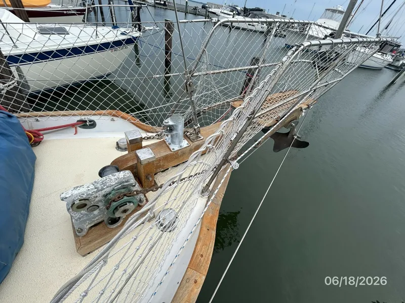 Slide: The Image of 37' Tayana anchor windlass2 - 6509522