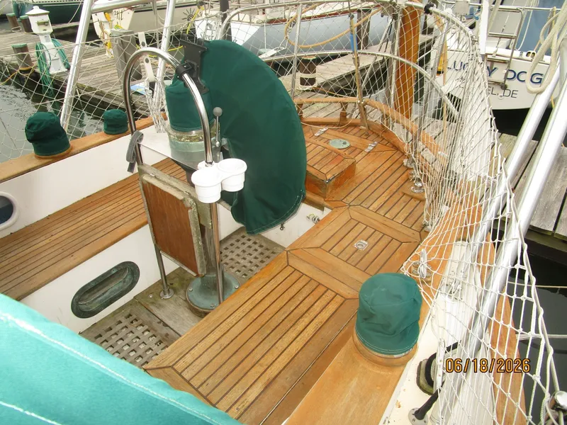 Slide: The Image of 37' Tayana cockpit2 - 6509527