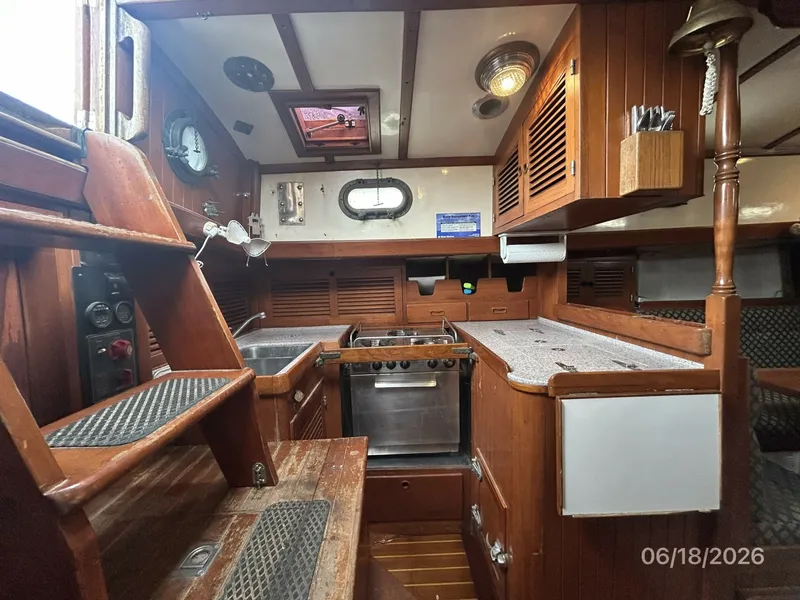 Slide: The Image of 37' Tayana galley2  - 6509543