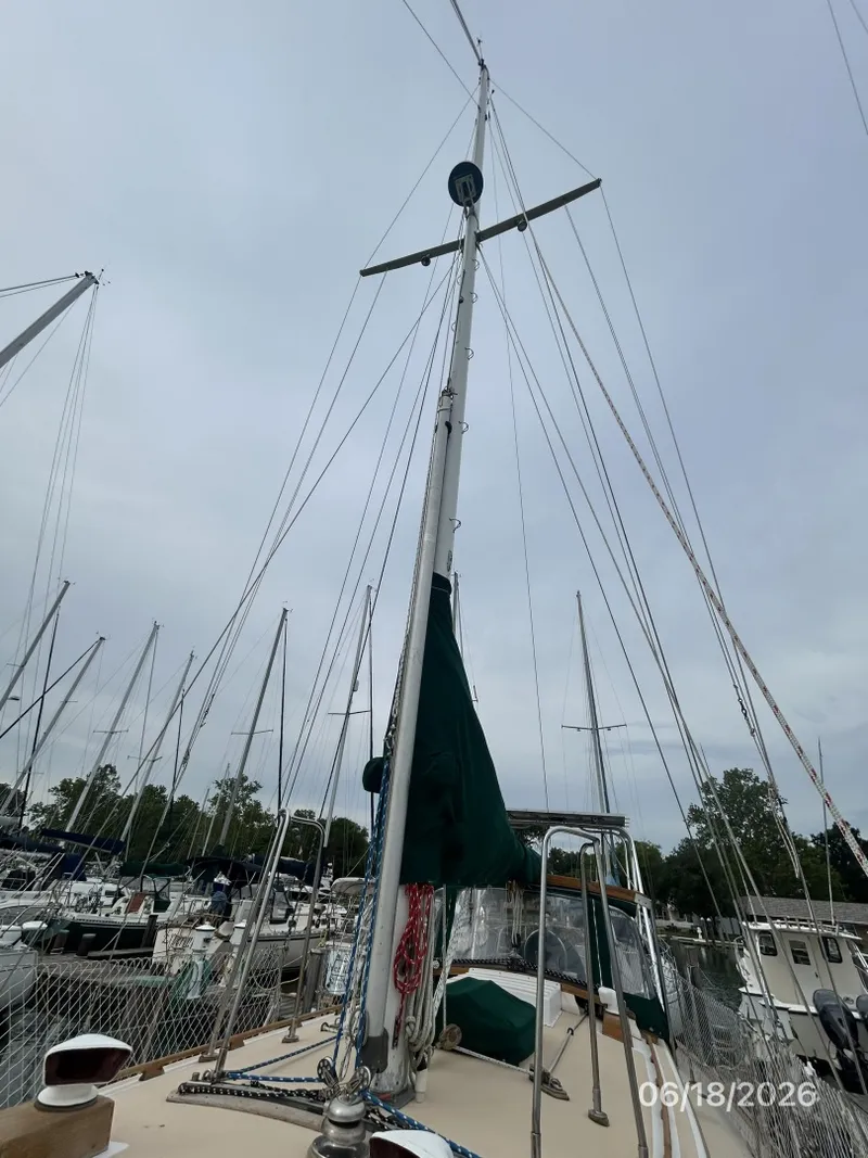 Slide: The Image of 37' Tayana rig - 6509554