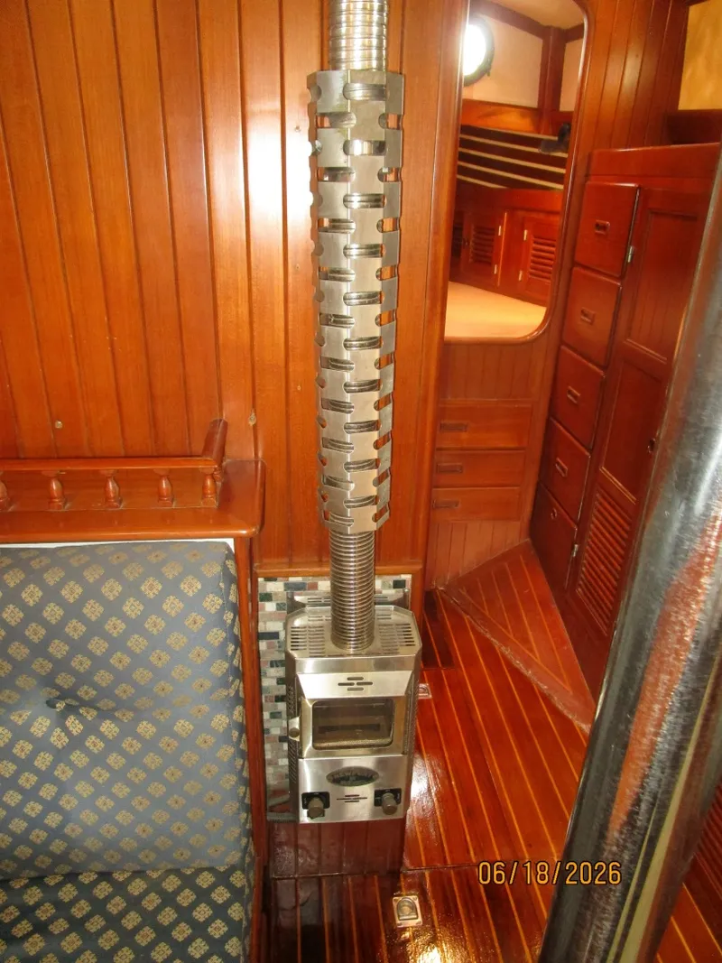 Slide: The Image of 37' Tayana salon heating system - 6509557