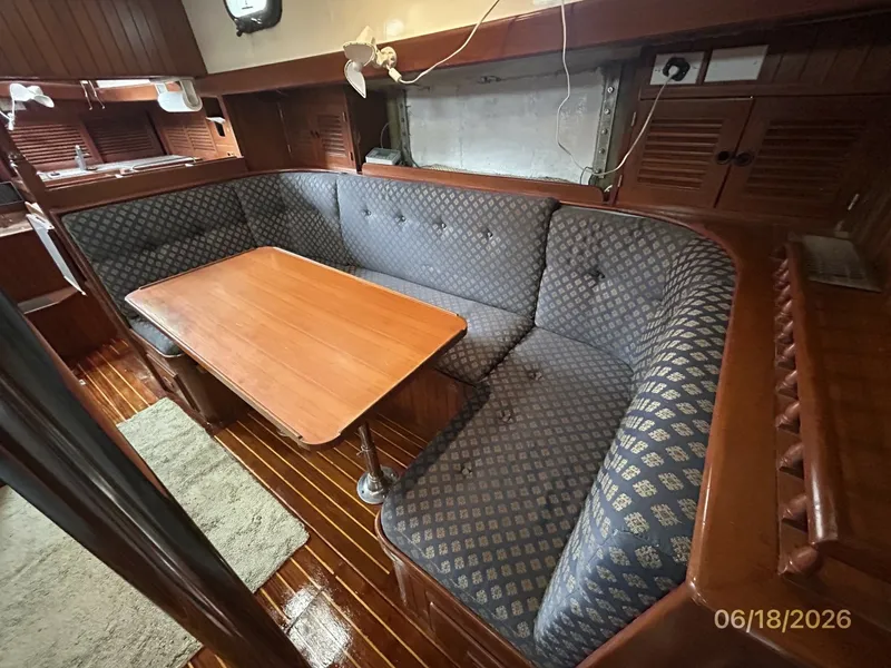 Slide: The Image of 37' Tayana salon port seating2 - 6509560
