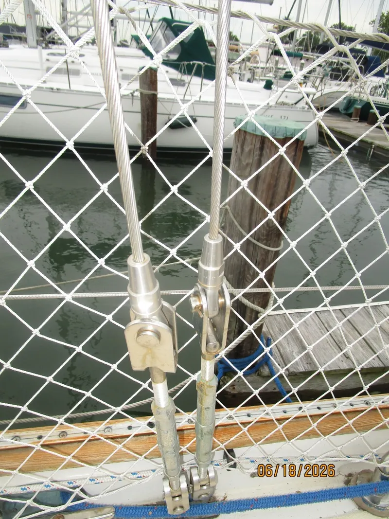Slide: The Image of 37' Tayana standing rigging4 - 6518465