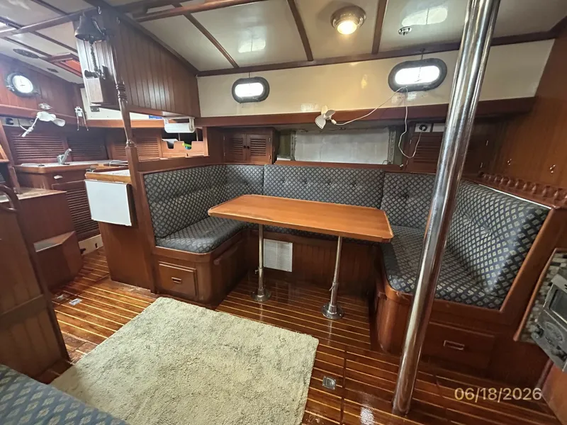 Slide: The Image of 37' Tayana salon port - 6509558