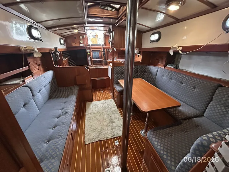 Slide: The Image of 37' Tayana salon aft - 6509555