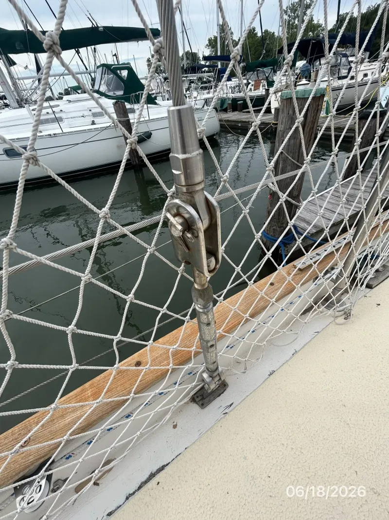 Slide: The Image of 37' Tayana standing rigging6 - 6509574