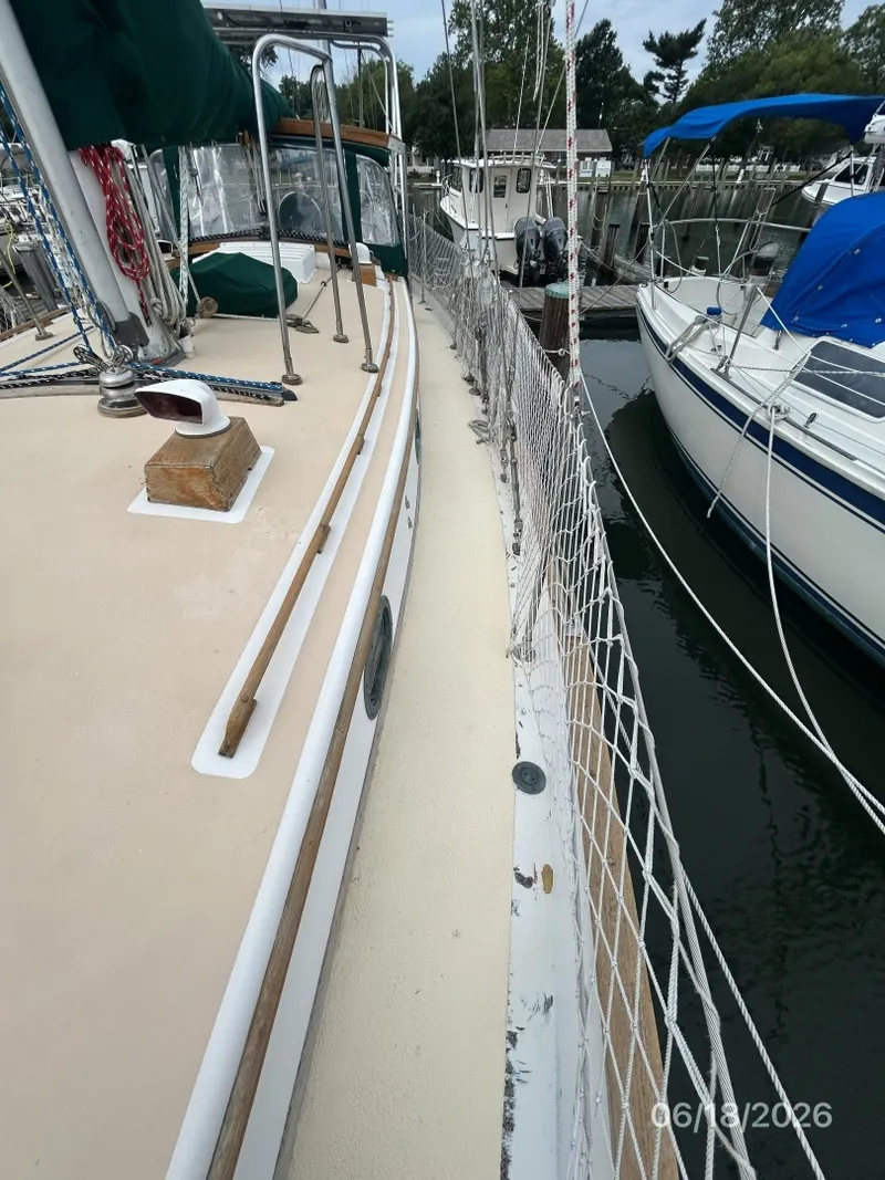 Slide: The Image of 37' Tayana port side deck1 - 6509553