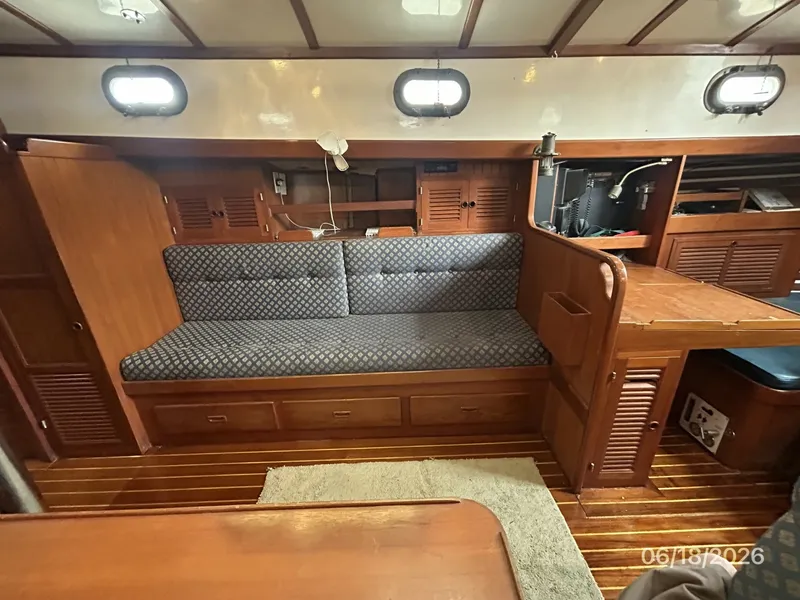 Slide: The Image of 37' Tayana salon starboard - 6509562