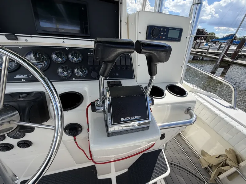 Slide: The Image of Boston Whaler 26 Outrage 1999 - 6509775
