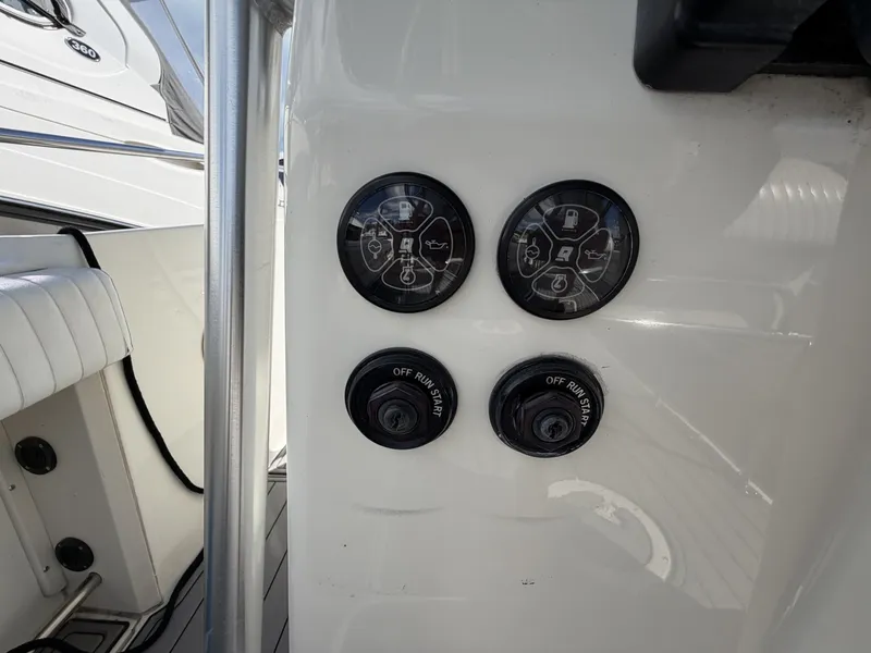 Slide: The Image of Boston Whaler 26 Outrage 1999 - 6509776