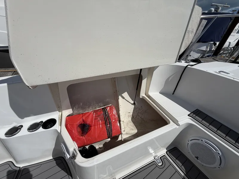 Slide: The Image of Boston Whaler 26 Outrage 1999 - 6509763