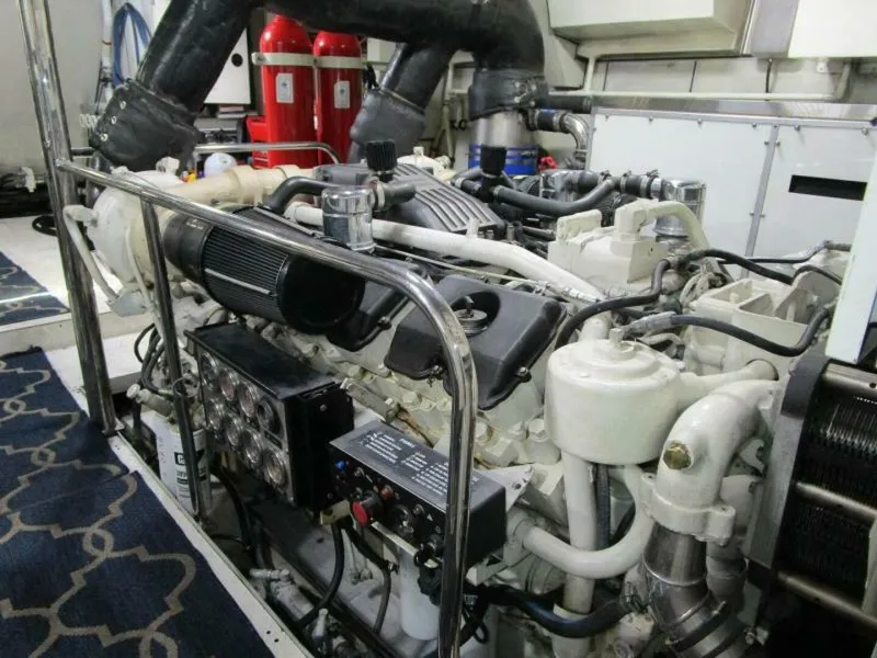 Slide: The Image of Port Engine from Forward     - 6513956