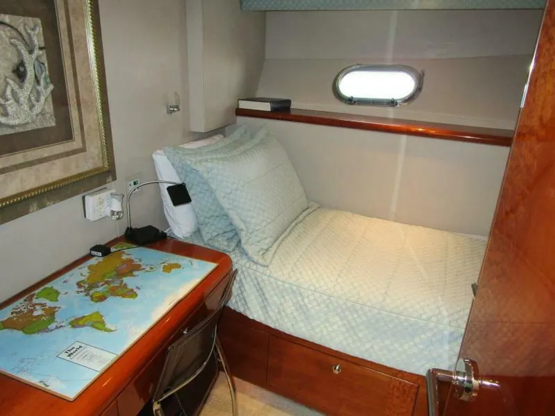Slide: The Image of Captain's Cabin     - 6513912