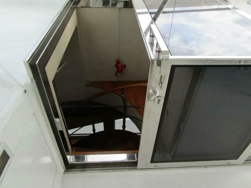 Slide: The Image of Flybridge Access Hatch     - 6513942