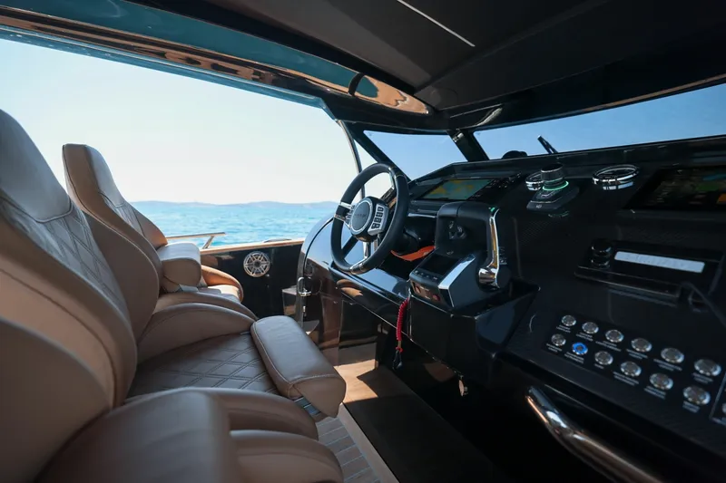 Slide: The Image of Focus Motor Yachts Forza 2027 - 6514274