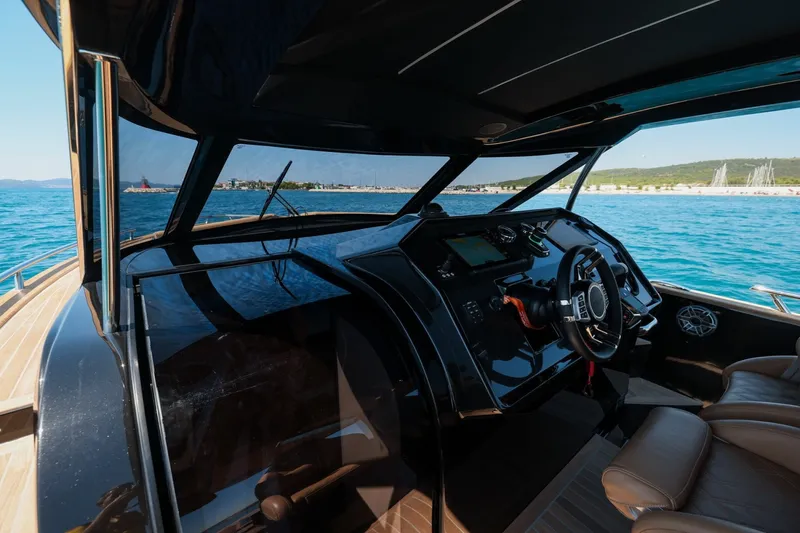 Slide: The Image of Focus Motor Yachts Forza 2027 - 6514272