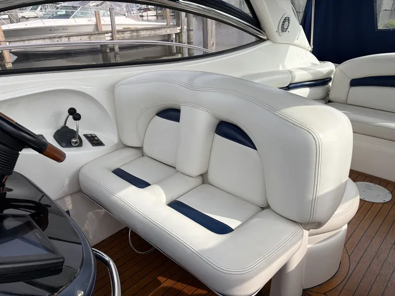 Slide: The Image of Sunseeker 34 2000 - 6518100