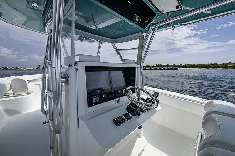Slide: The Image of Bahama Center Console 2020 - 6514429