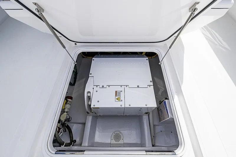 Slide: The Image of Bahama Center Console 2020 - 6514436