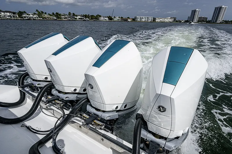 Slide: The Image of Bahama Center Console 2020 - 6514434