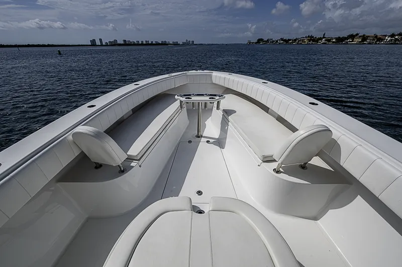 Slide: The Image of Bahama Center Console 2020 - 6514447